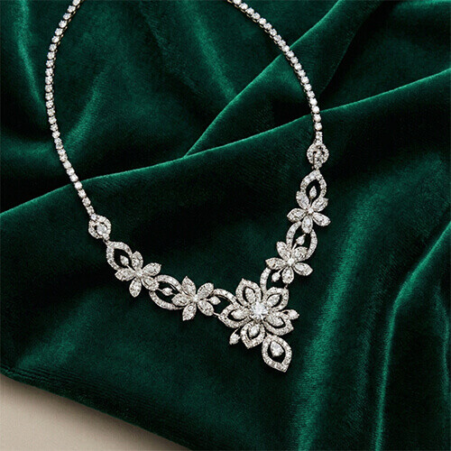 Kıyafetlerinizin Tamamlayıcısı Pırlanta Kolyeler